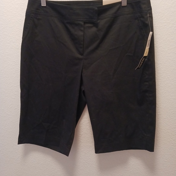 GNW Womens Black Shorts Strech Bernida Size 10 ELLE - Picture 6 of 8